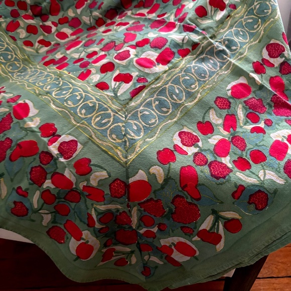 Coleur Nature Table Cloth 180 x 180 cms - Picture 3 of 5